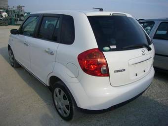 2004 Mazda Verisa Photos