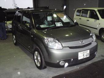 2004 Mazda Verisa Pictures
