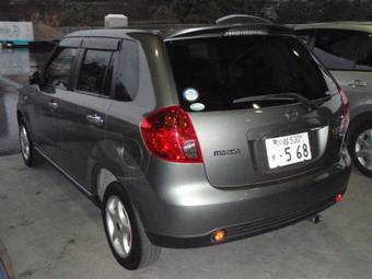 2004 Mazda Verisa Photos