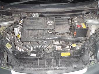 2004 Mazda Verisa Images