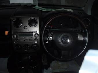 2004 Mazda Verisa Pictures