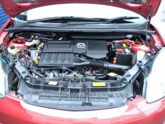 2004 Mazda Verisa Pictures