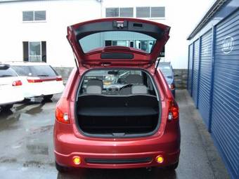 2004 Mazda Verisa Pictures