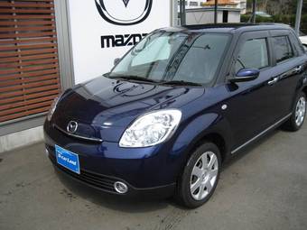 2004 Mazda Verisa Photos