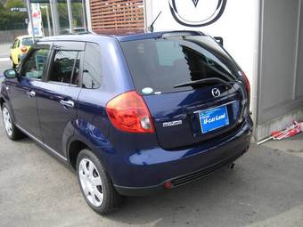 2004 Mazda Verisa Photos