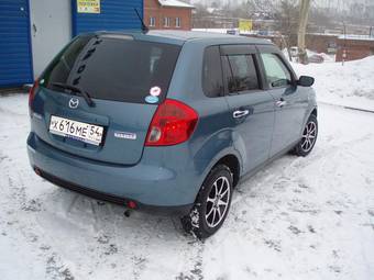 2004 Mazda Verisa Pictures