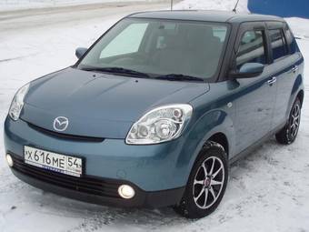 2004 Mazda Verisa Pictures