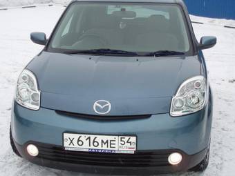 2004 Mazda Verisa Photos