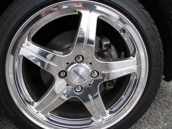 2004 Mazda Verisa Photos