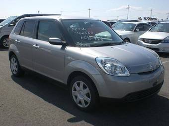 2004 Mazda Verisa Pictures