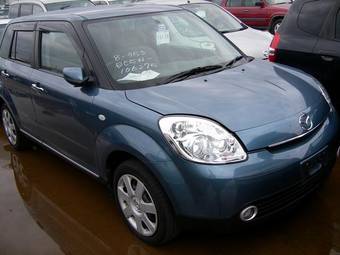2004 Mazda Verisa Pictures