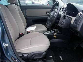 2004 Mazda Verisa Photos