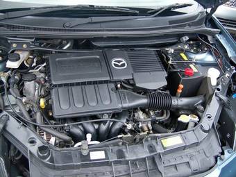 2004 Mazda Verisa Photos