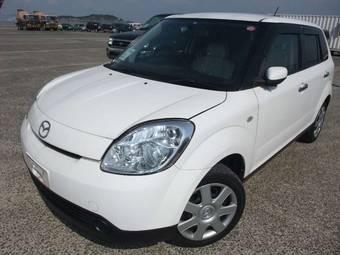 2004 Mazda Verisa Photos