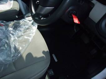 2004 Mazda Verisa Pictures