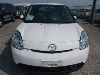 2004 Mazda Verisa Pictures