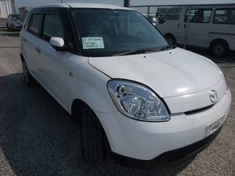 2004 Mazda Verisa Photos