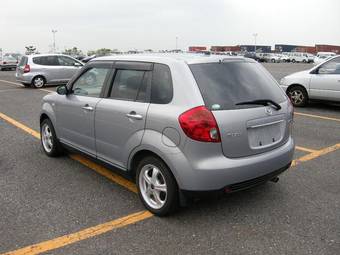 2004 Mazda Verisa Pictures