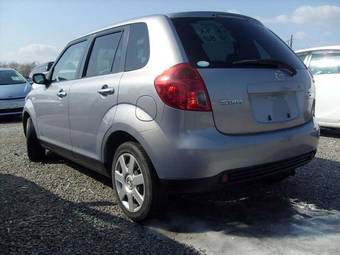 2004 Mazda Verisa Images