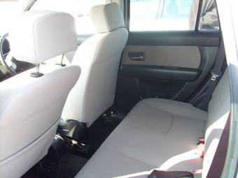 2004 Mazda Verisa Pics