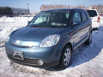 2004 Mazda Verisa Photos