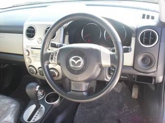 2004 Mazda Verisa Photos
