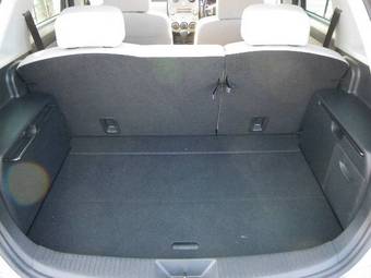 2004 Mazda Verisa Photos