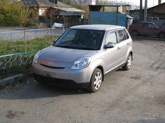 2004 Mazda Verisa Photos