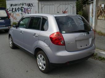 2004 Mazda Verisa Photos