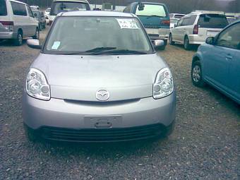 2004 Mazda Verisa Pictures