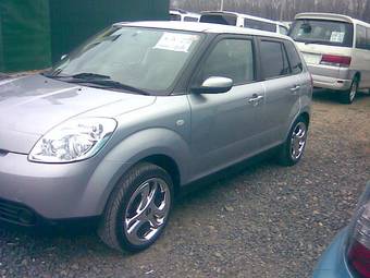 2004 Mazda Verisa Pics