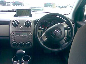 2004 Mazda Verisa Photos
