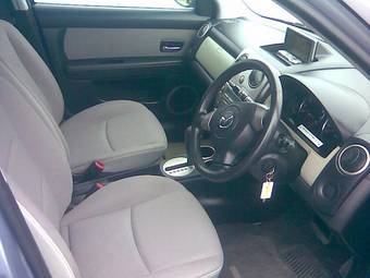 2004 Mazda Verisa Photos