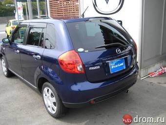 2004 Mazda Verisa Pictures