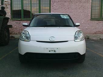 2004 Mazda Verisa Pictures