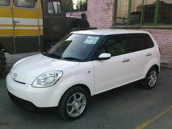 2004 Mazda Verisa Photos