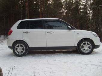 2004 Mazda Verisa Photos