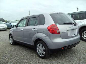 2004 Mazda Verisa Pictures