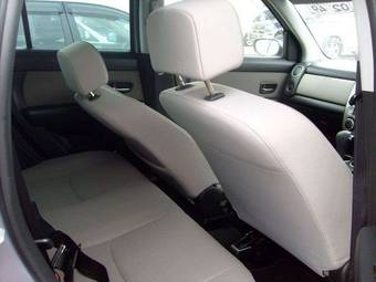 2004 Mazda Verisa Photos