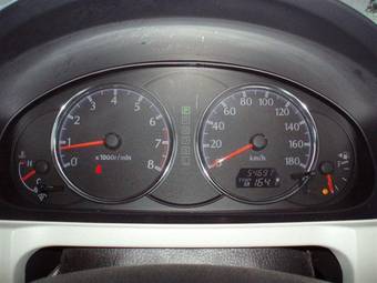 2004 Mazda Verisa Photos