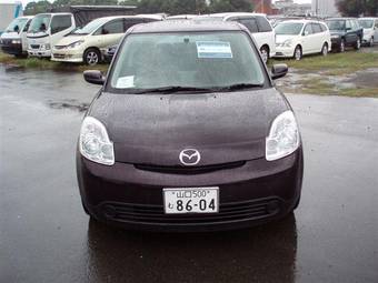 2004 Mazda Verisa Pictures