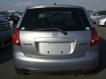 2004 Mazda Verisa Pictures