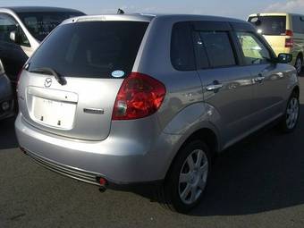 2004 Mazda Verisa Pictures