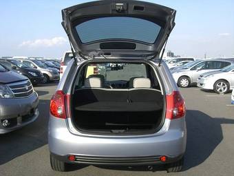 2004 Mazda Verisa Photos