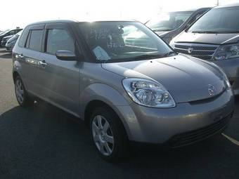 2004 Mazda Verisa Pictures