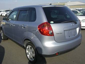 2004 Mazda Verisa Pics