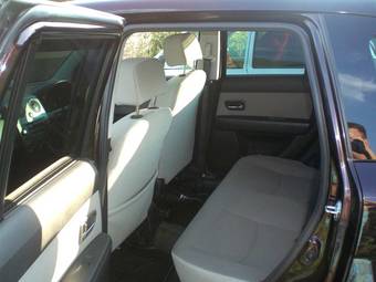 2004 Mazda Verisa Photos