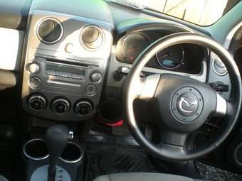 2004 Mazda Verisa Wallpapers