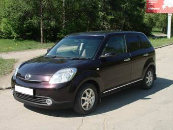 2004 Mazda Verisa Photos