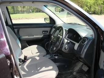 2004 Mazda Verisa Images